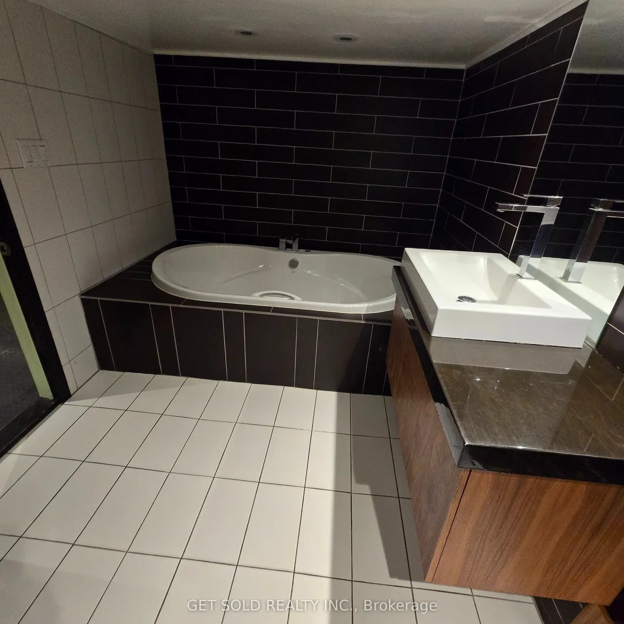 348 Dupont Street — photo 17