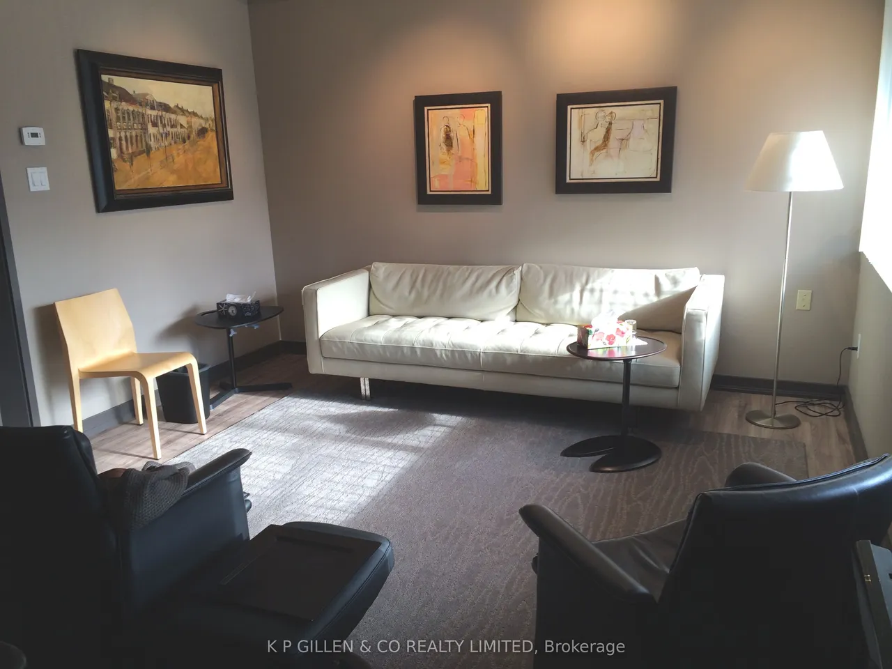 315 Avenue Road — photo 8
