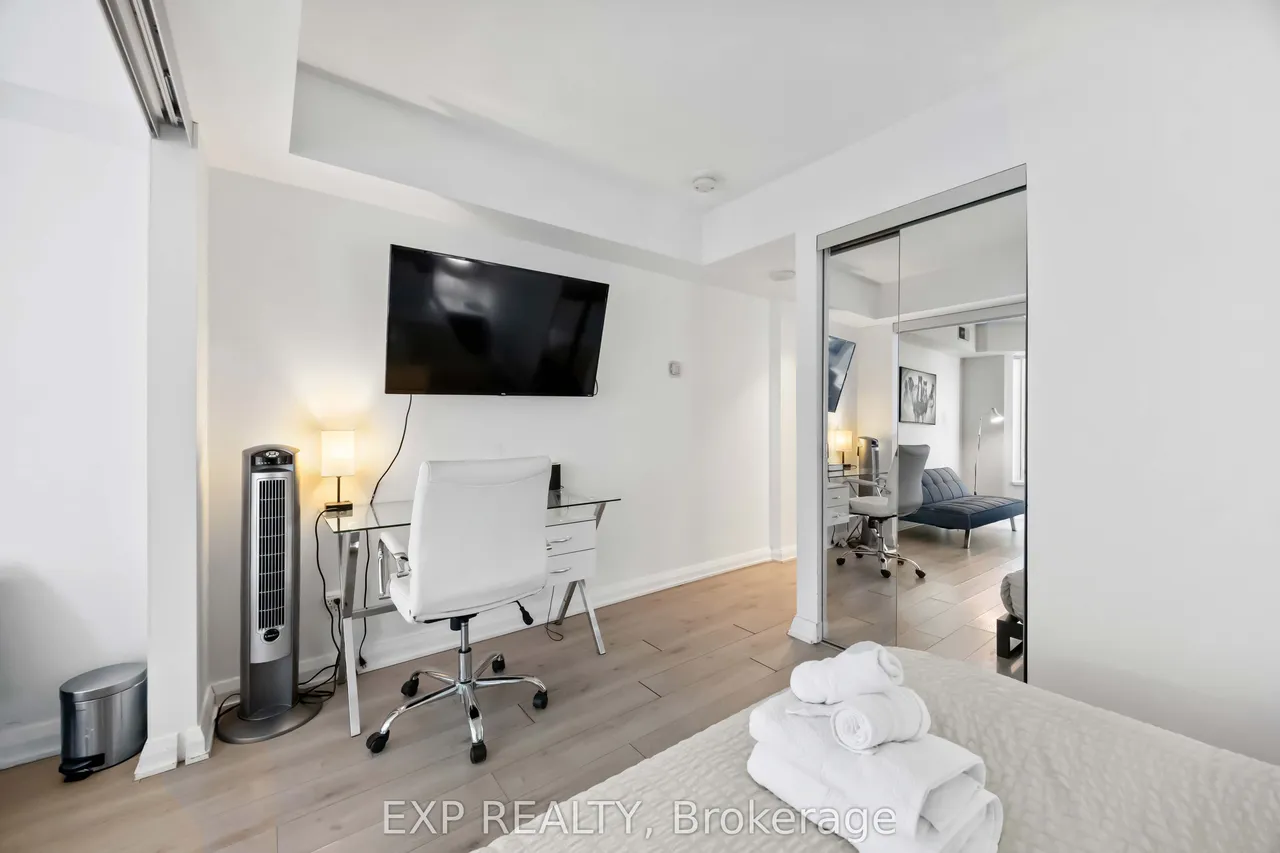 155 Yorkville Avenue — photo 25