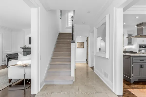 113 Inglewood Drive — photo 2