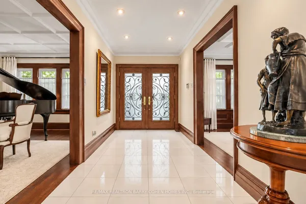 428 Russell Hill Road — photo 2