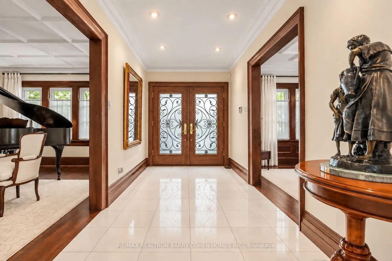 428 Russell Hill Road — photo 2