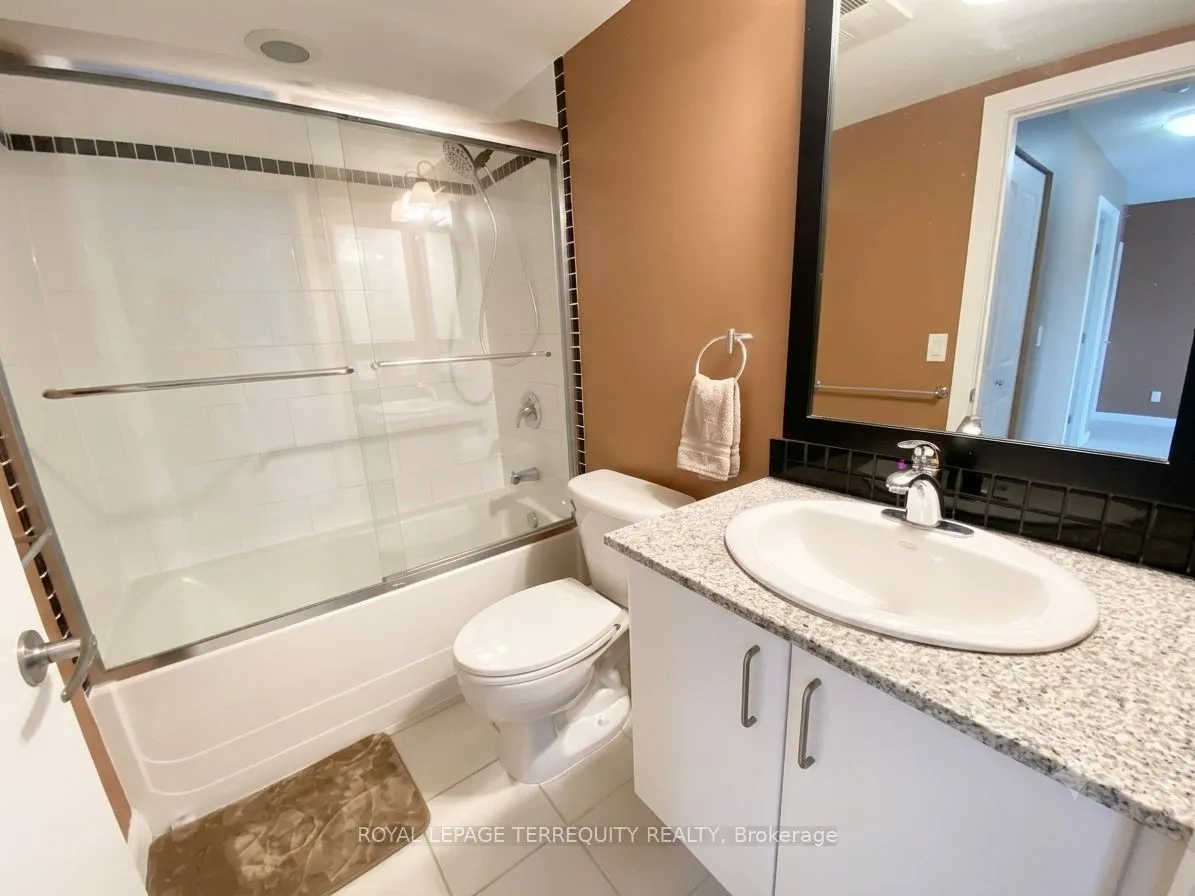 33 Sheppard Avenue E — photo 3