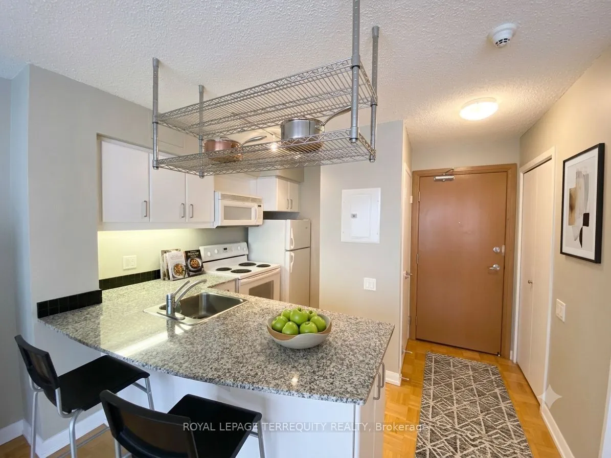 33 Sheppard Avenue E — photo 5