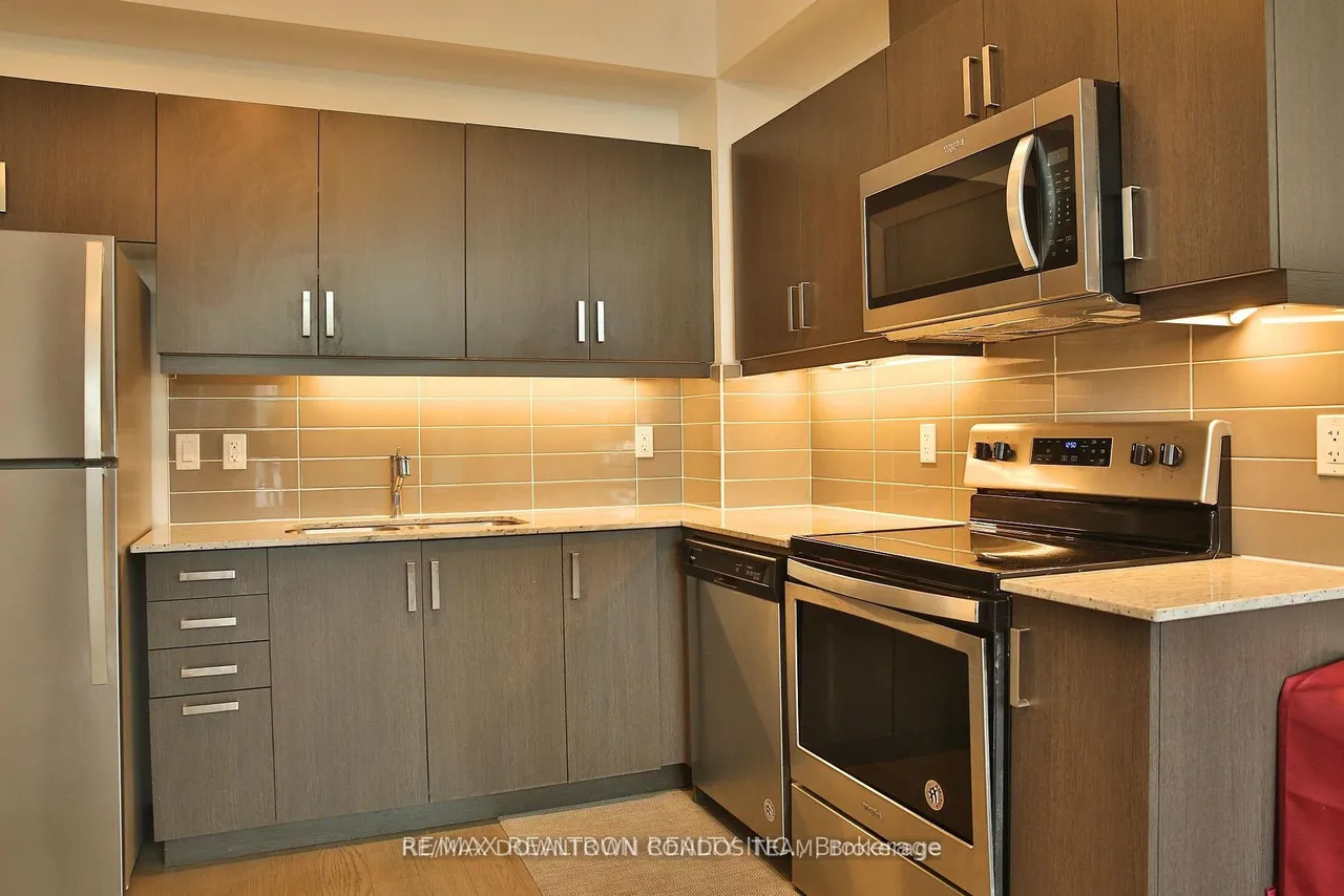 1486 Bathurst Street — photo 3