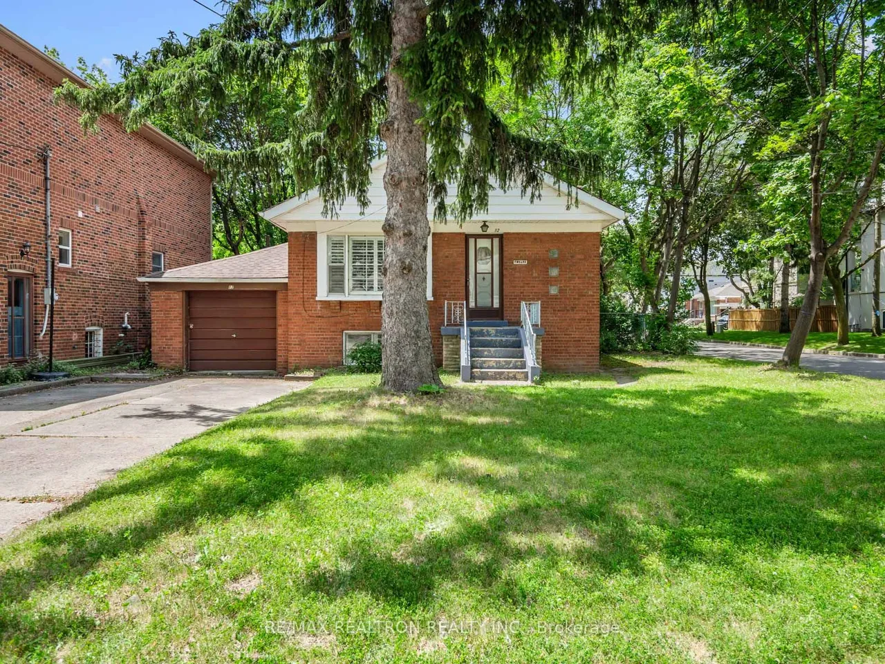 12 Graymar Avenue — photo 2