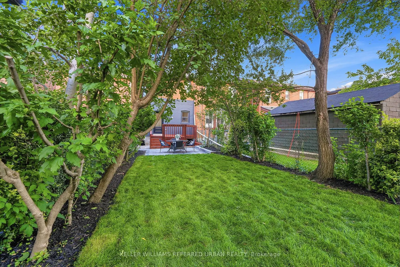220 Westmount Avenue — photo 33