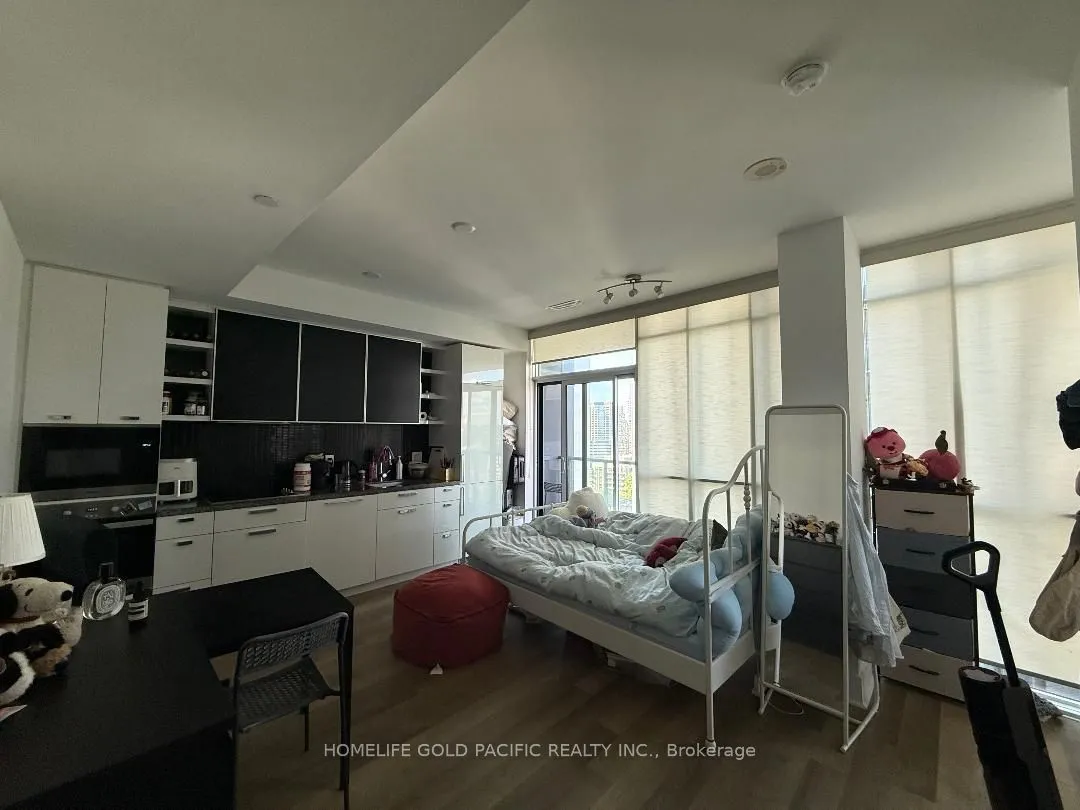32 Davenport Road — photo 3