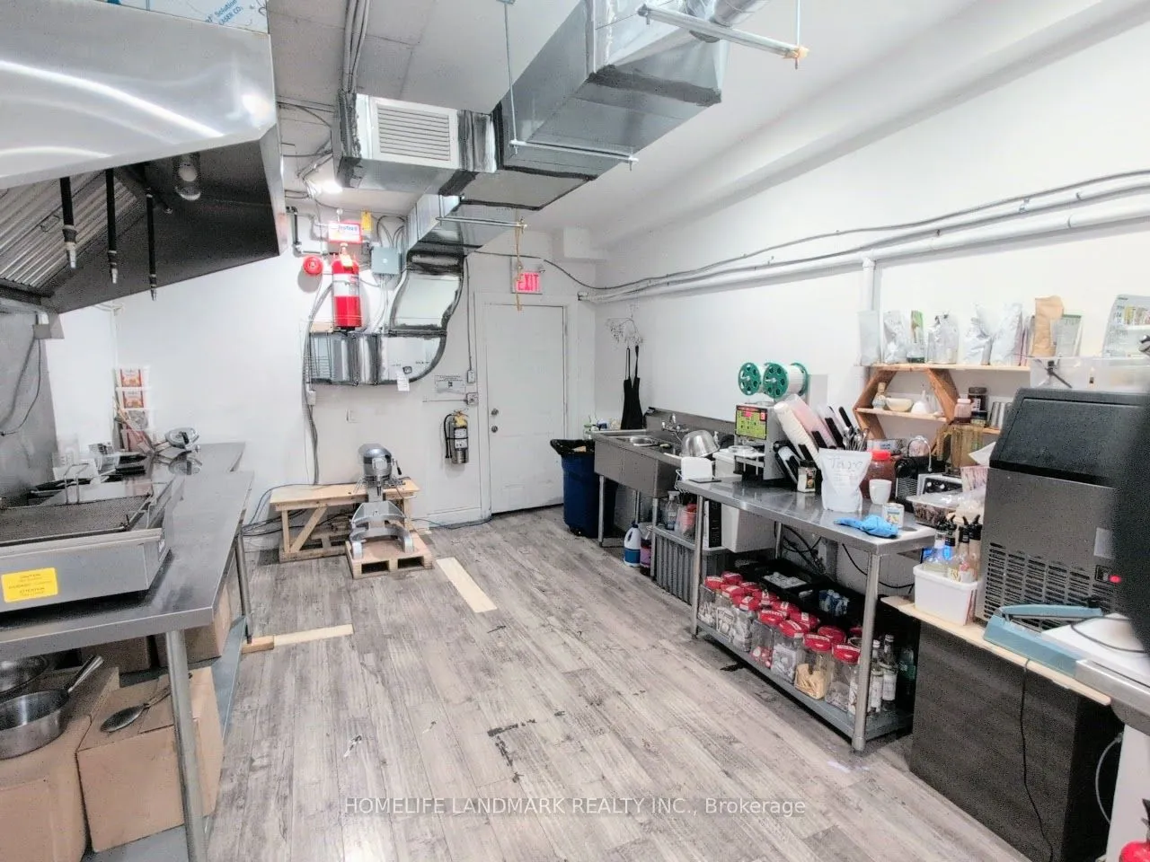 677 Queen Street W — photo 5