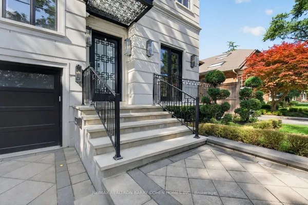 154 Yonge Boulevard — photo 2