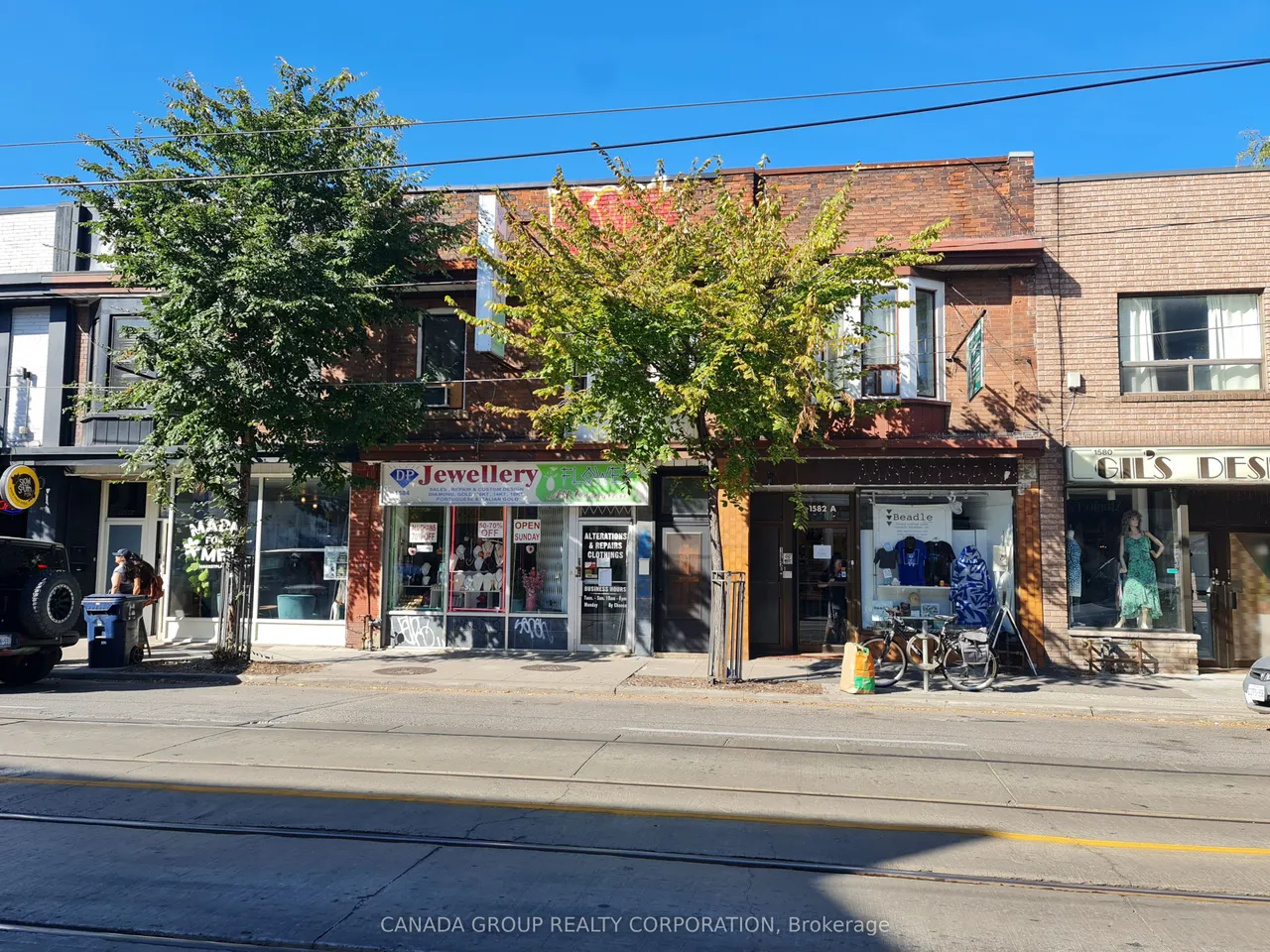 1584 Dundas Street W