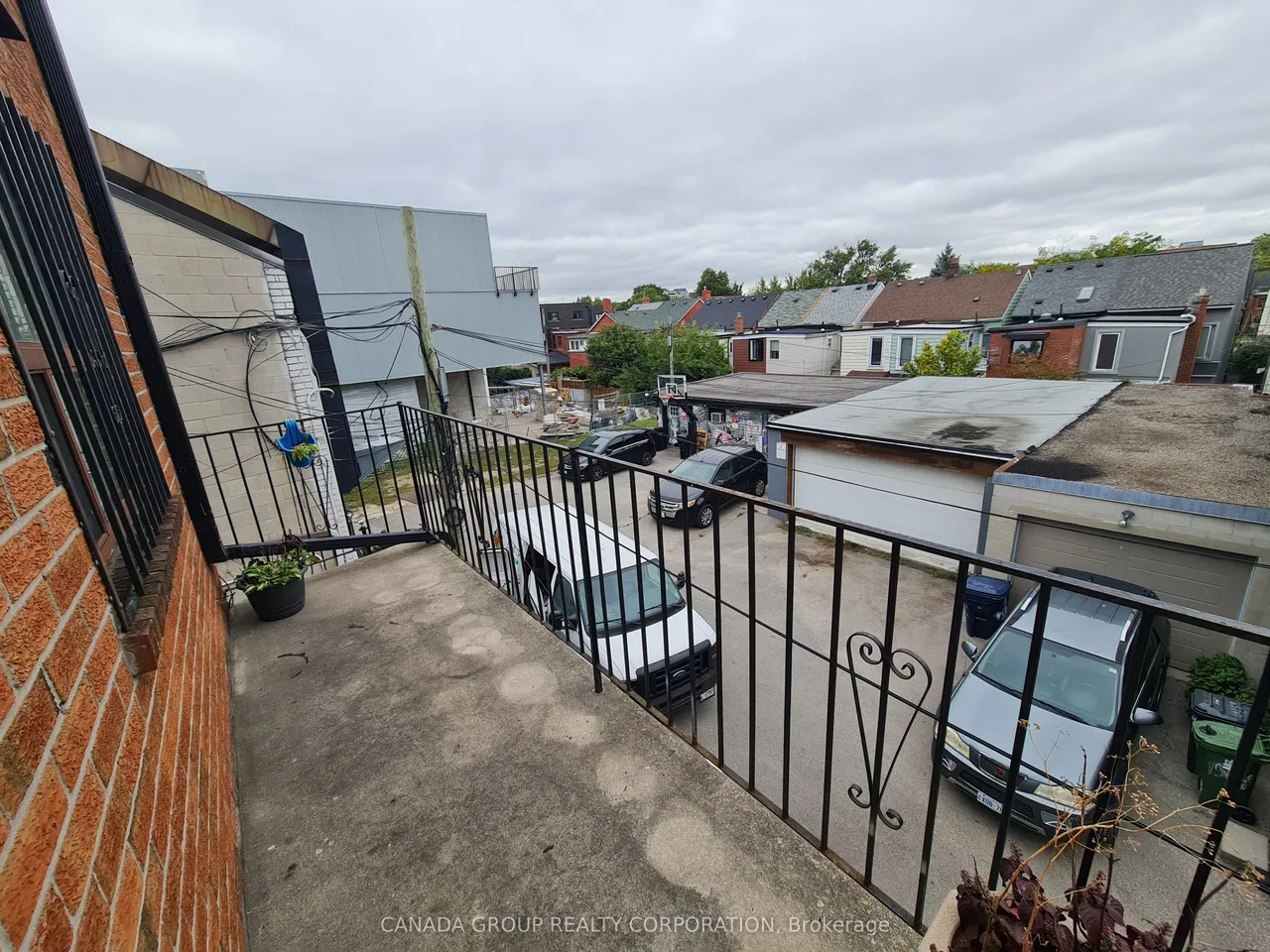 1584 Dundas Street W — photo 9