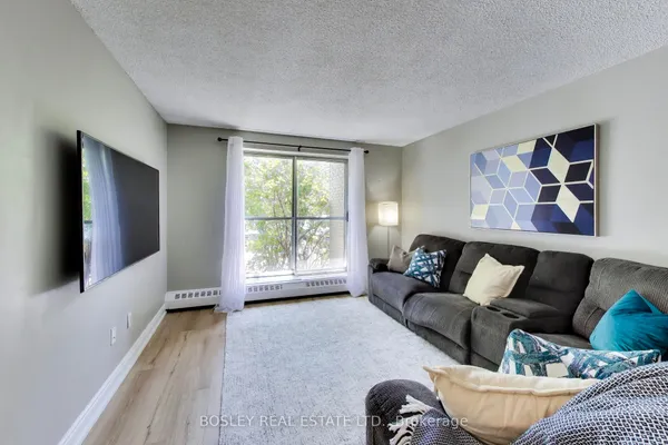1690 Victoria Park Avenue — photo 2