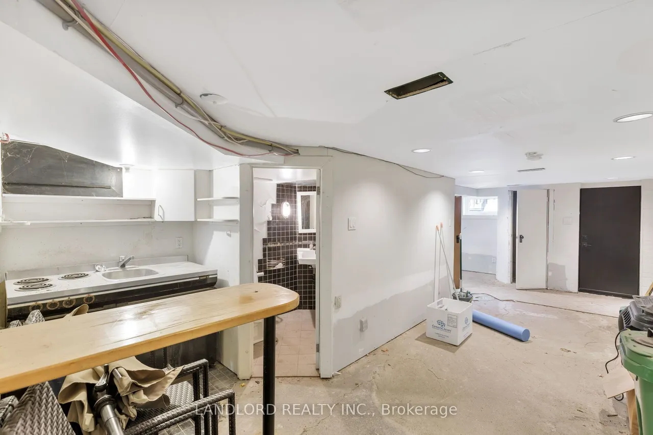 107A Scollard Street — photo 6