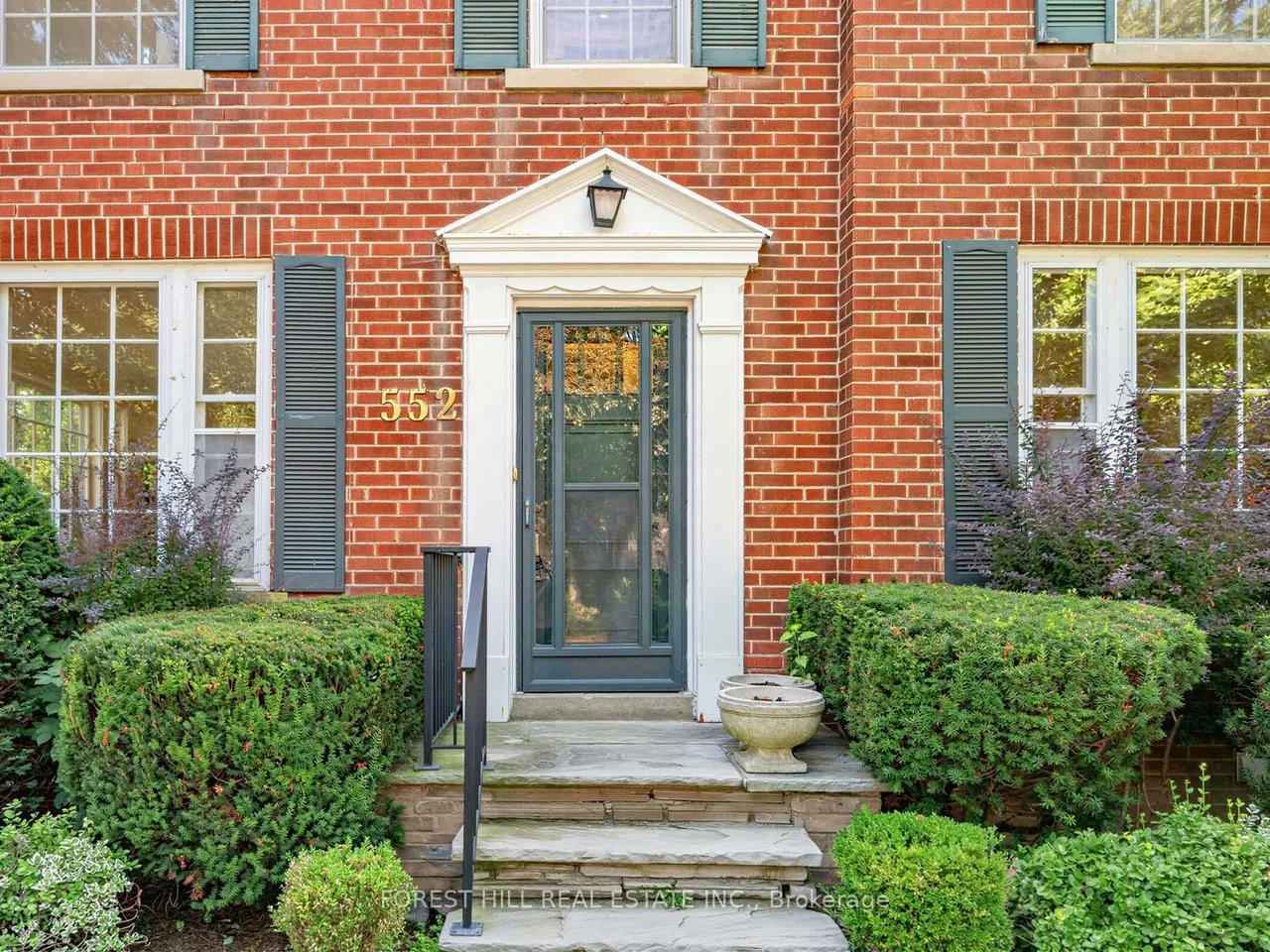 552 St Clements Avenue — photo 3