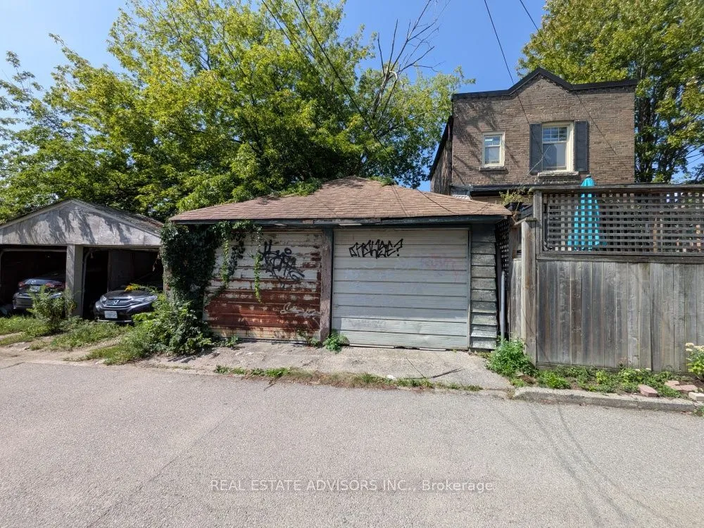 61 Greensides Avenue — photo 23