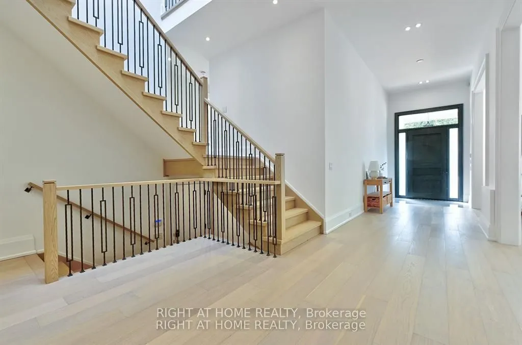27 Hurlingham Crescent — photo 2