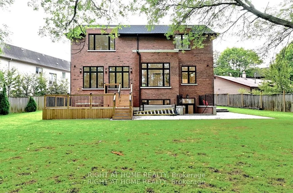 27 Hurlingham Crescent — photo 48