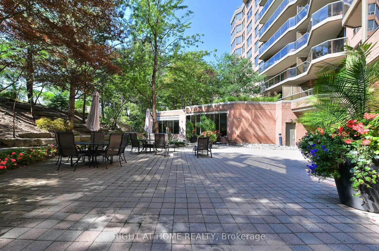3181 Bayview Avenue — photo 33