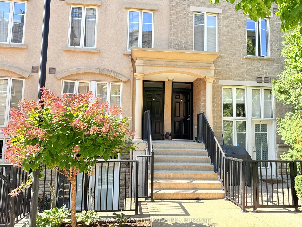 42 Western Battery Road — photo 2