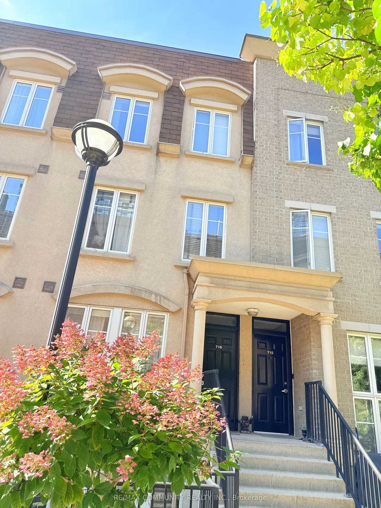 42 Western Battery Road — photo 3