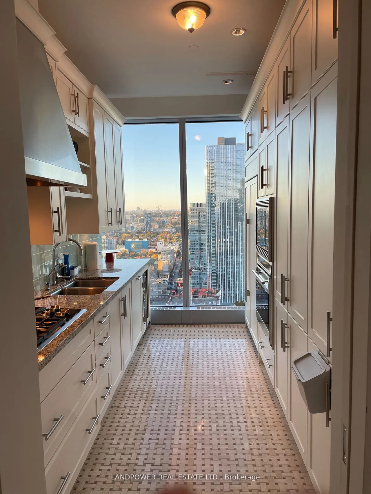 183 Wellington Street — photo 3