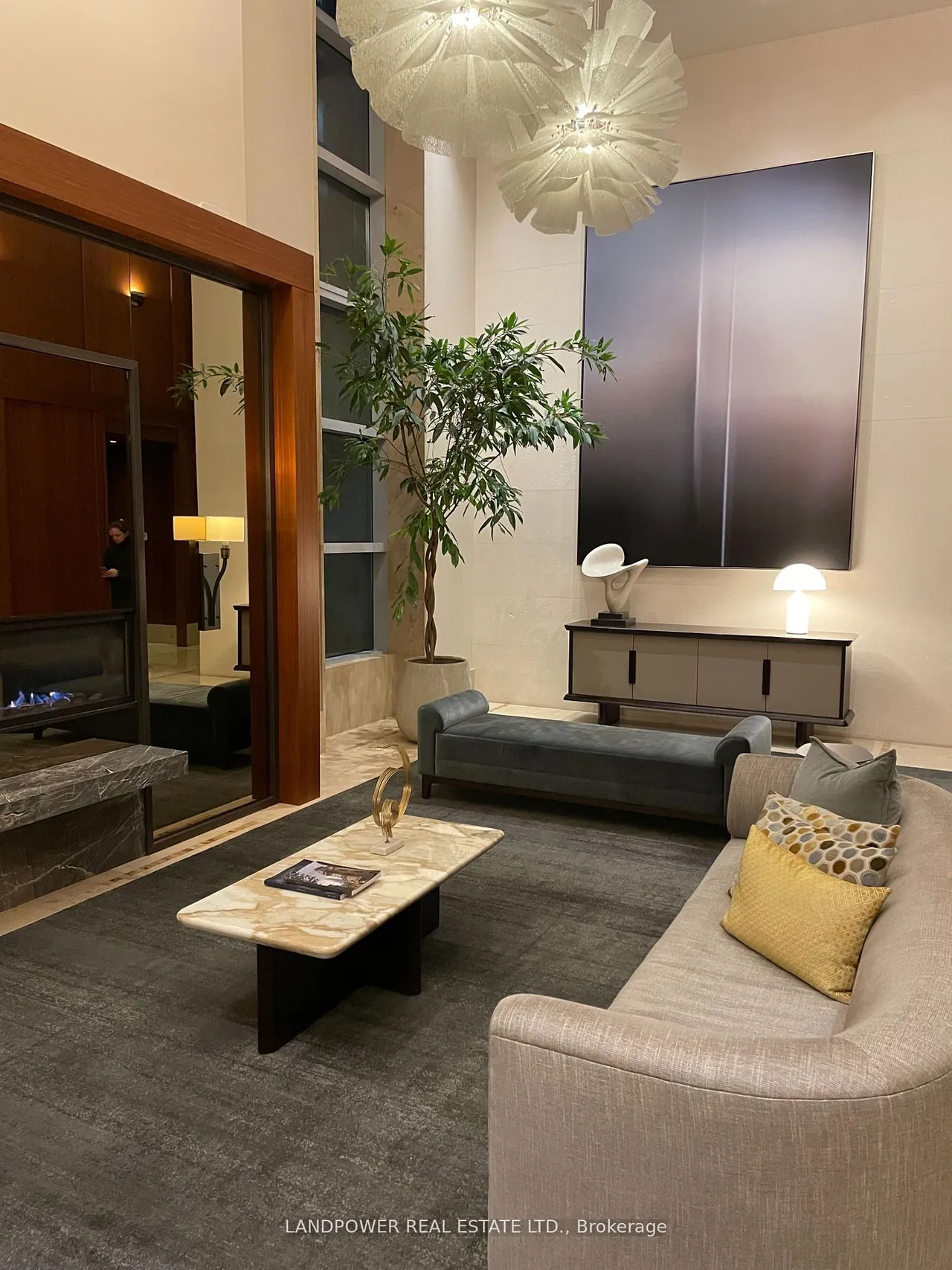 183 Wellington Street — photo 17