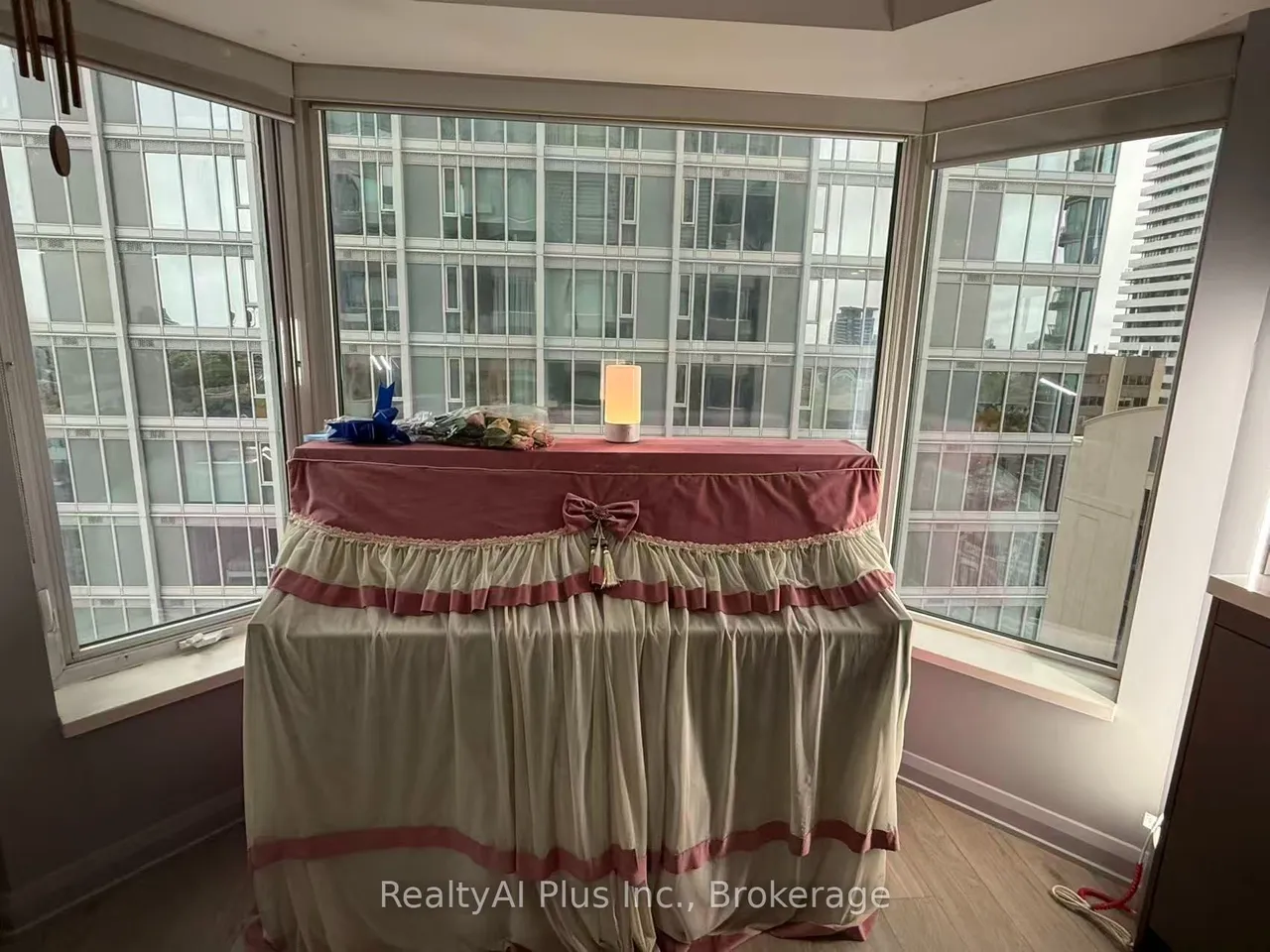 155 Yorkville Avenue — photo 5