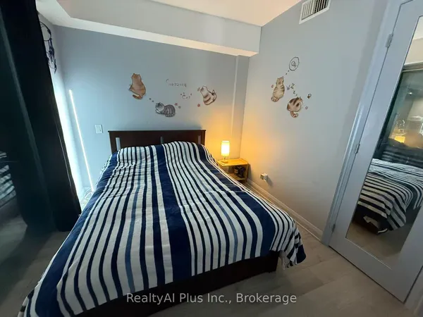155 Yorkville Avenue — photo 2