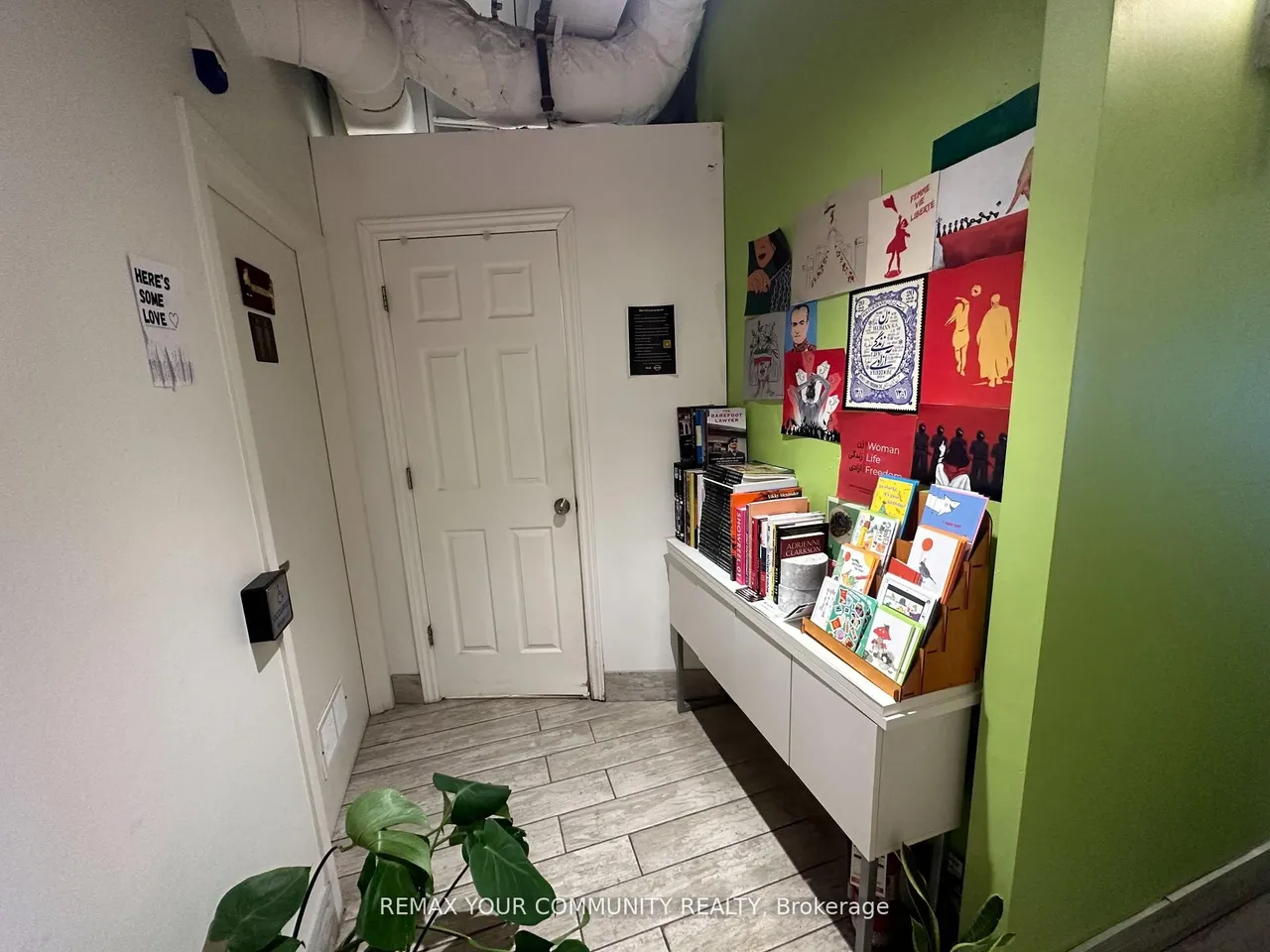 799 College Street — photo 31