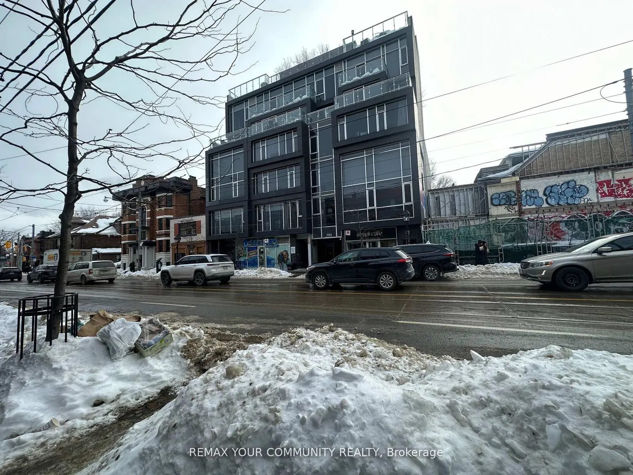 799 College Street — photo 3