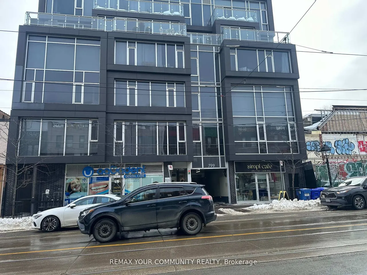 799 College Street — photo 2