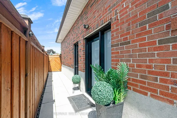 177 Searle Avenue — photo 2