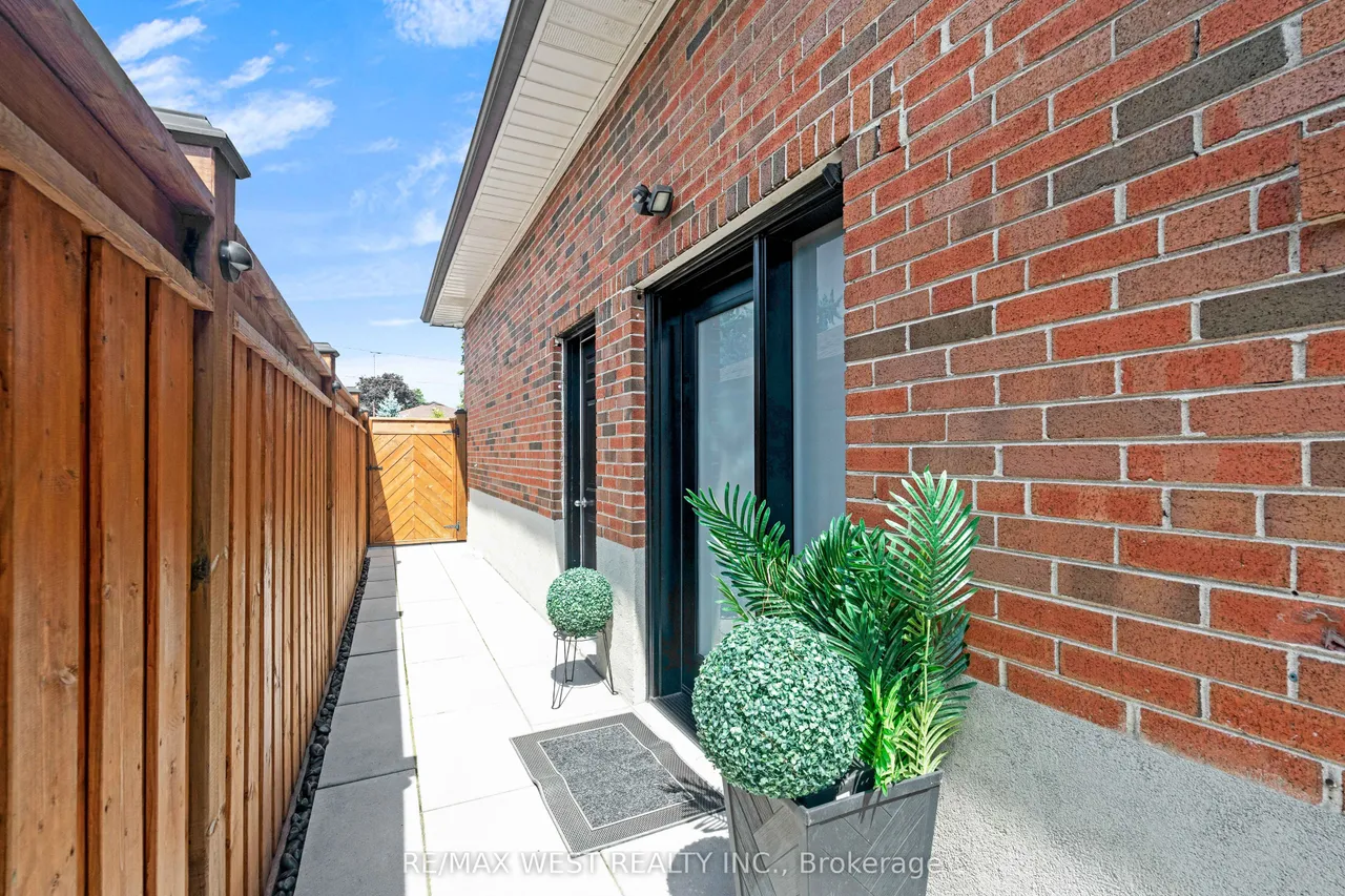 177 Searle Avenue — photo 2