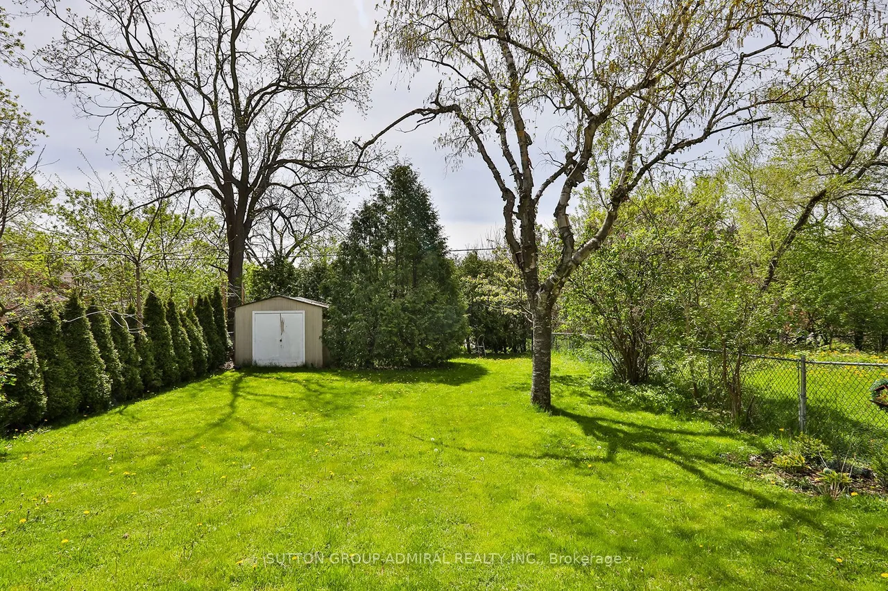 33 Regina Avenue — photo 35