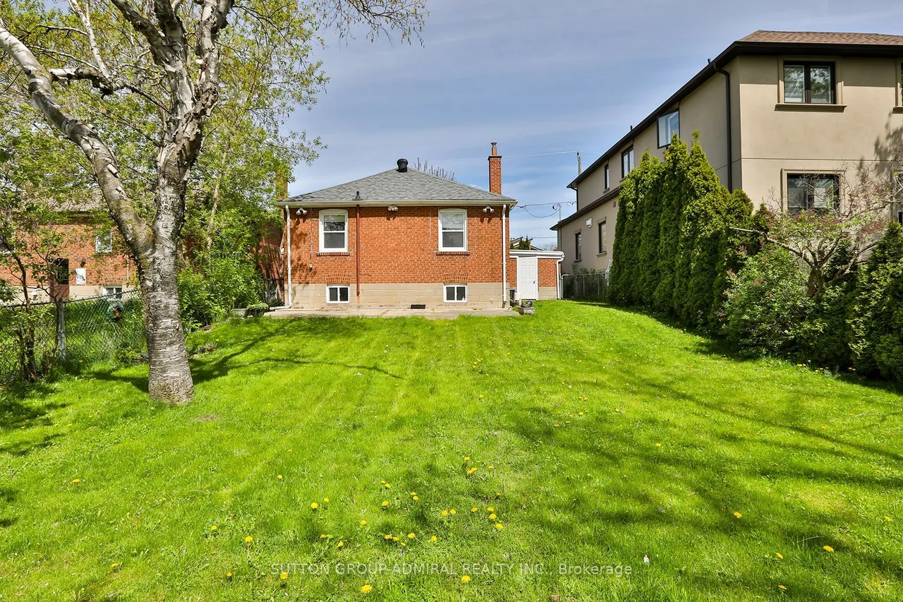 33 Regina Avenue — photo 36