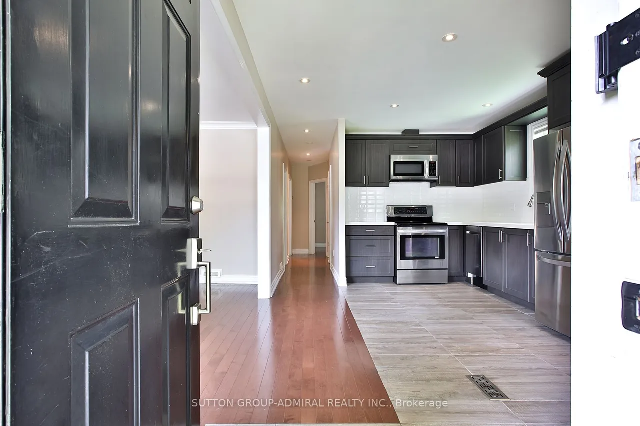 33 Regina Avenue — photo 3