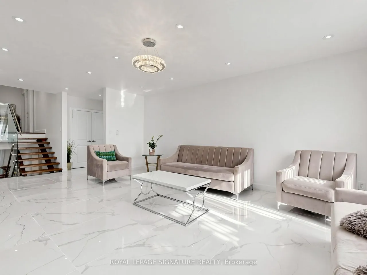 31 Tollerton Avenue — photo 2