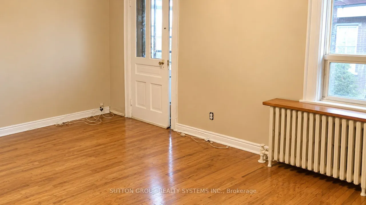 1139 Dovercourt Road — photo 3