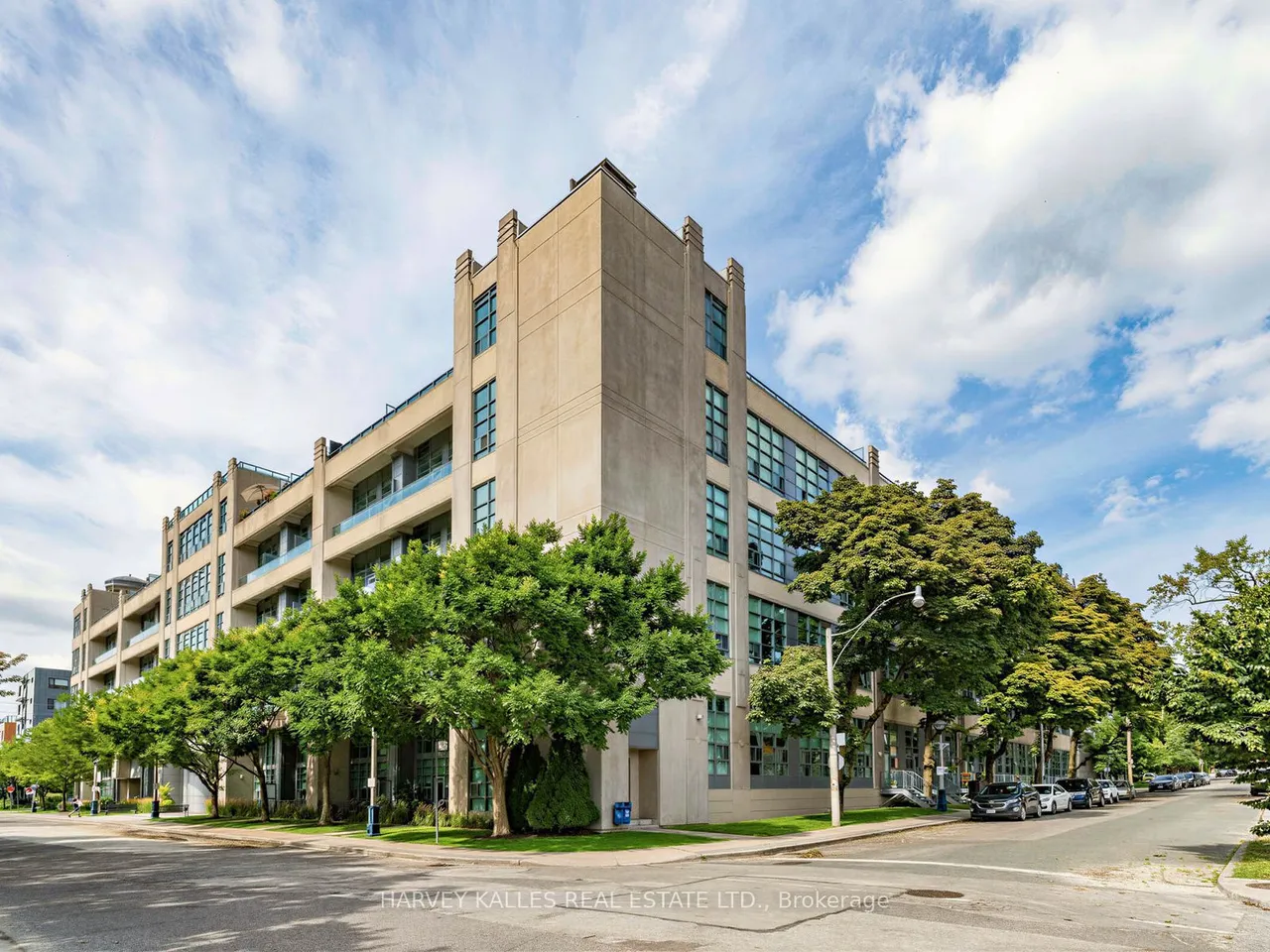 380 Macpherson Avenue — photo 37