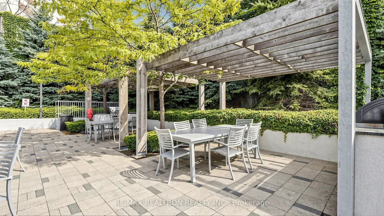 18 Graydon Hall Drive — photo 31