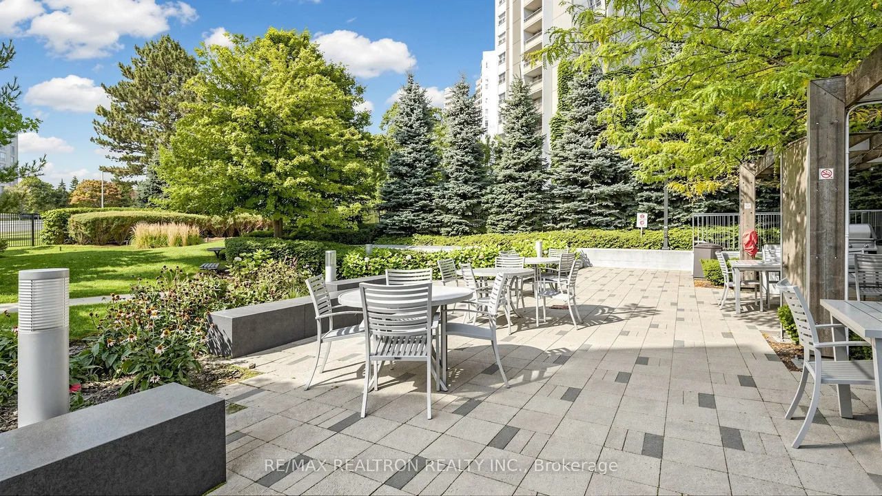 18 Graydon Hall Drive — photo 30