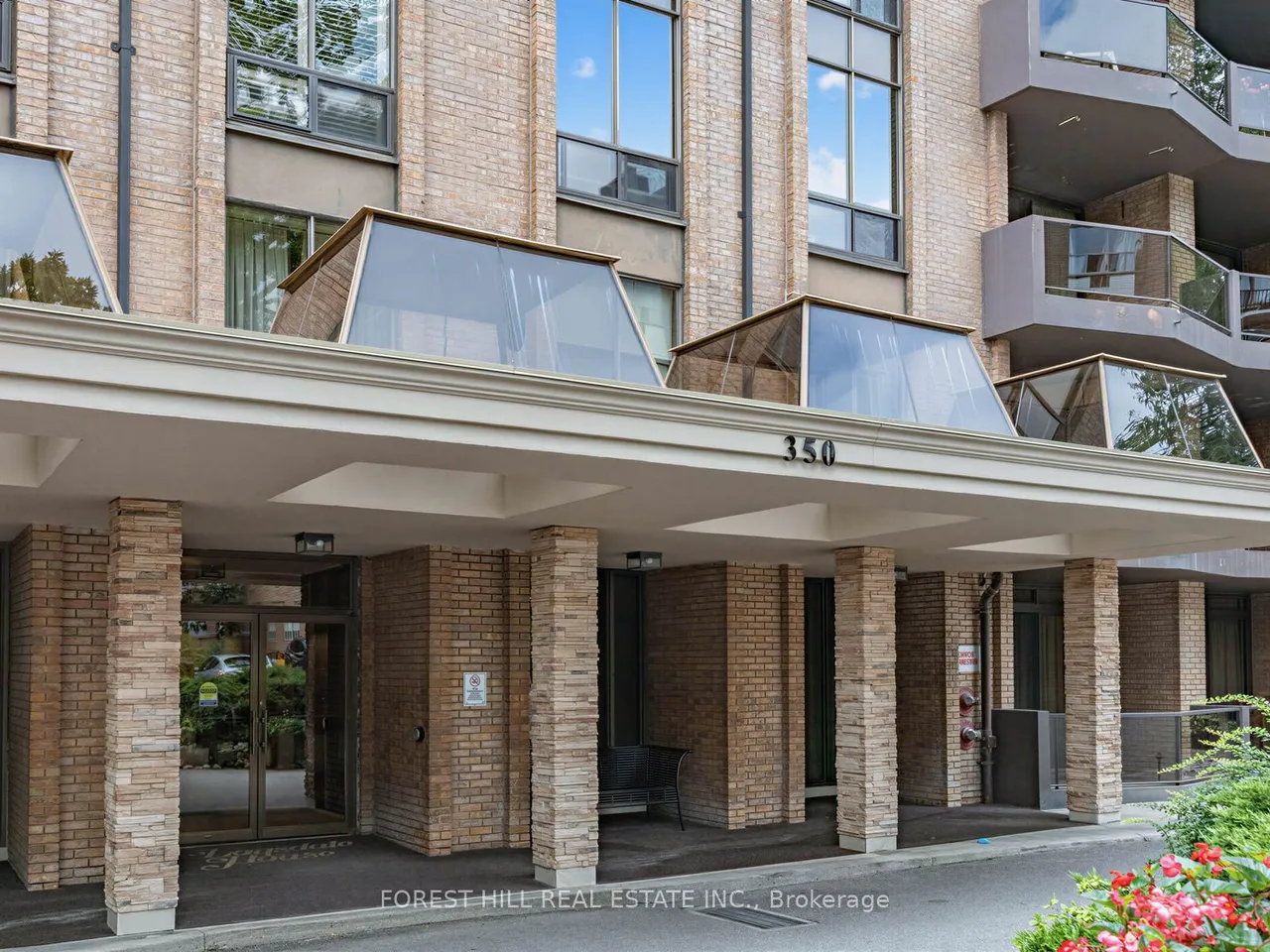 350 Lonsdale Road — photo 3