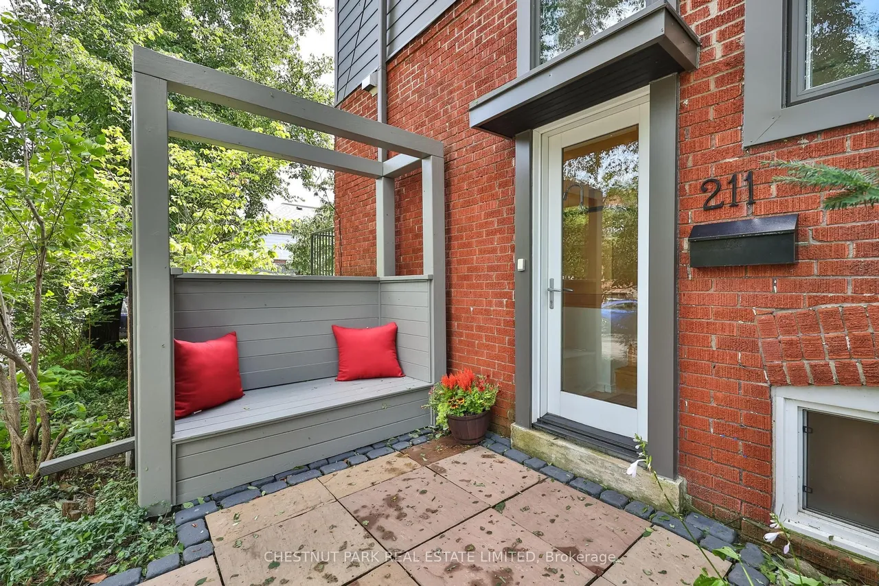 211 Snowdon Avenue — photo 3