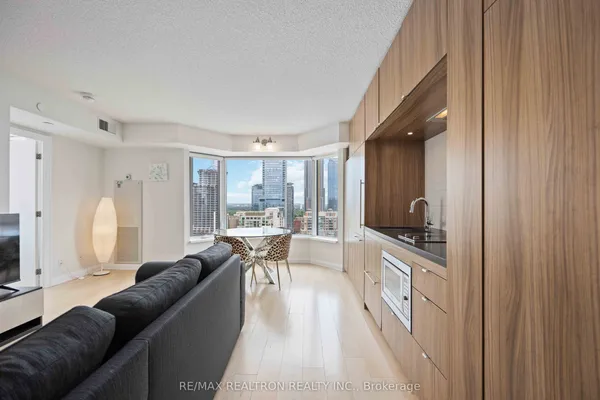 155 Yorkville Avenue — photo 2