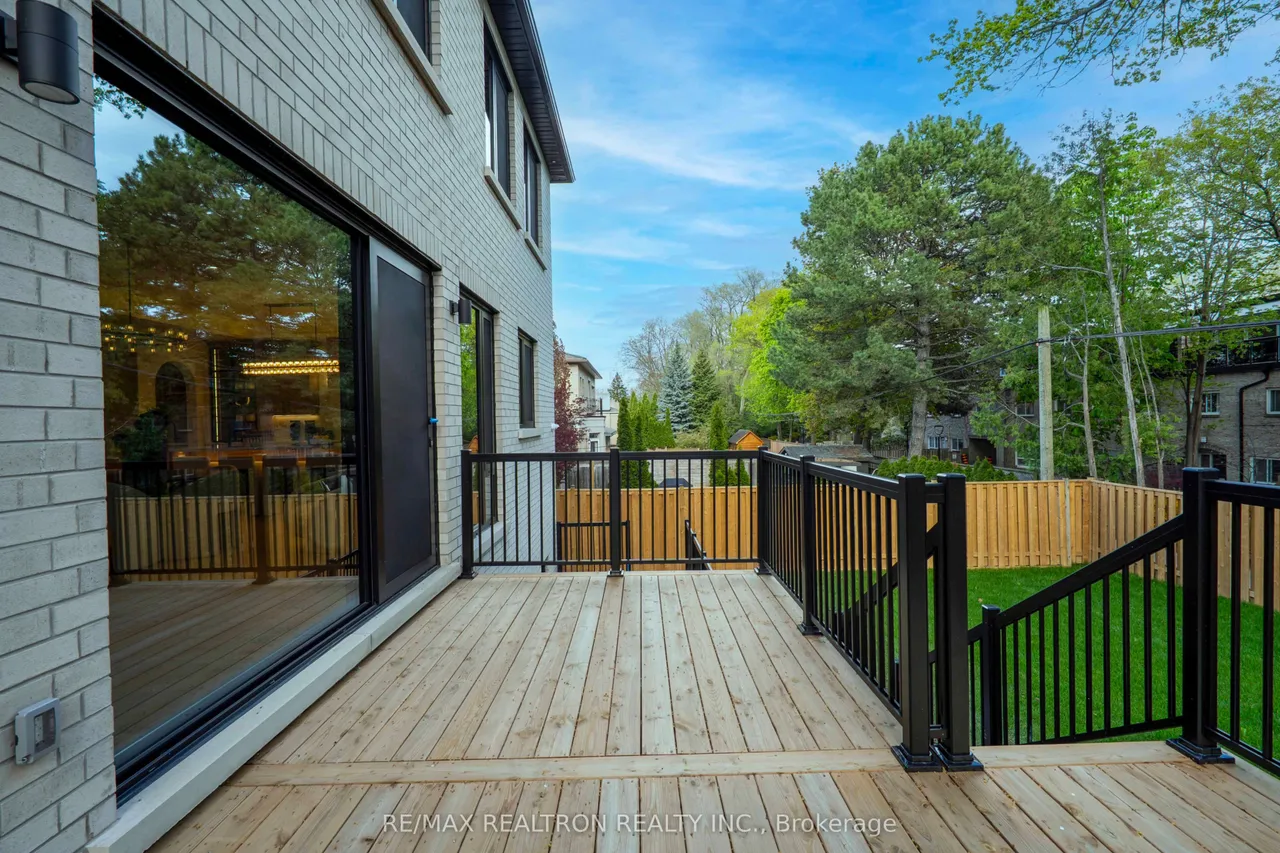35 Foxwarren Drive — photo 3