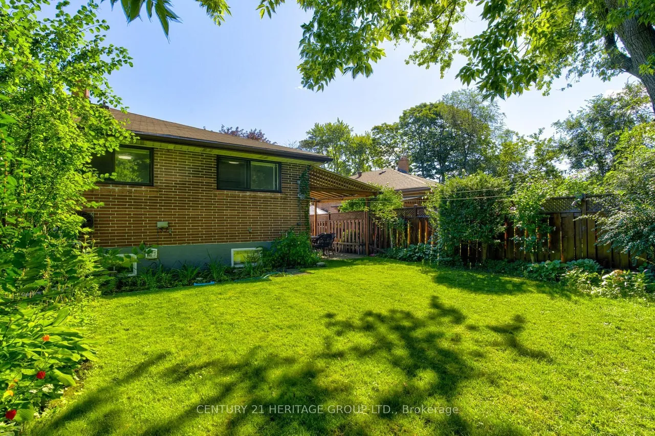 117 Marbury Crescent — photo 41