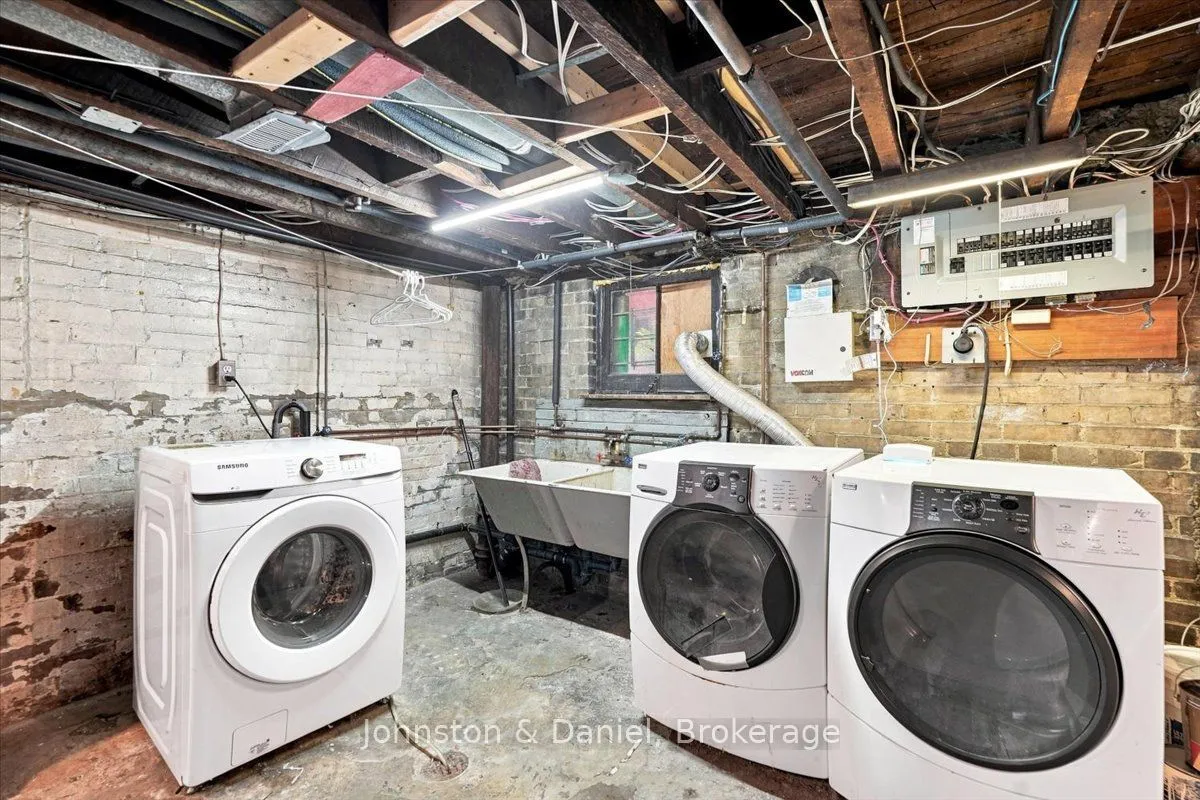 16 Barton Avenue — photo 4