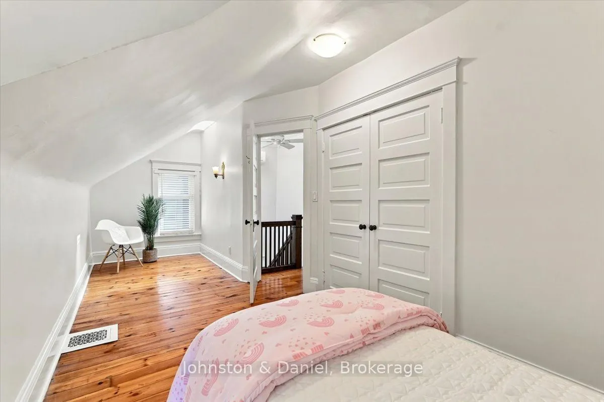 16 Barton Avenue — photo 3