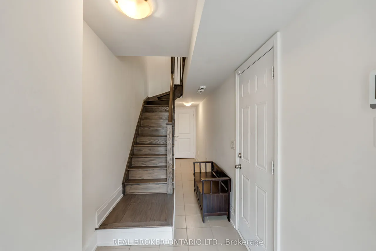 7 Kenneth Wood Crescent — photo 3